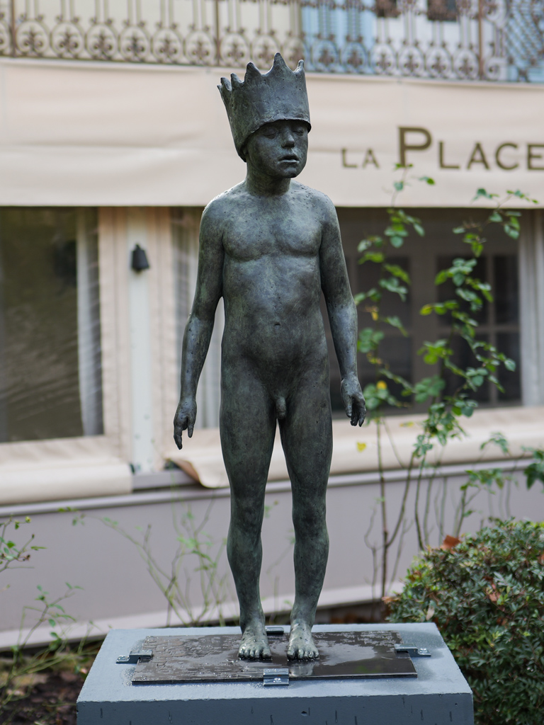Mougins-Monumental-2026 20 Dreaming King bronze Beth Carter 768x1024px 1
