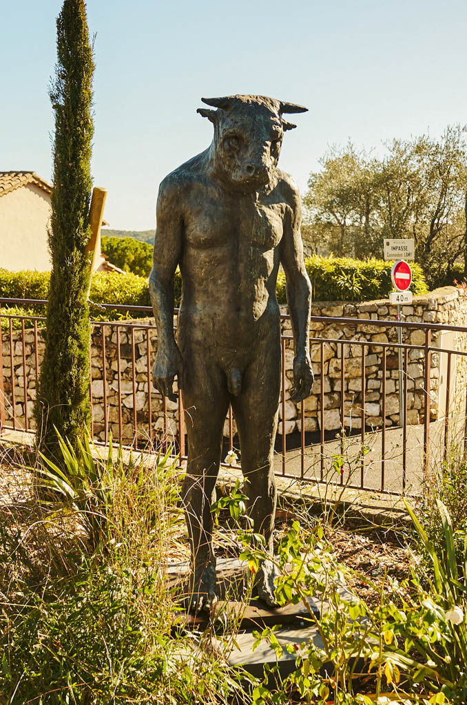 Mougins-Monumental-2026 7 Giant Standing Minotaur II bronze Beth Carter 768x1024px 1