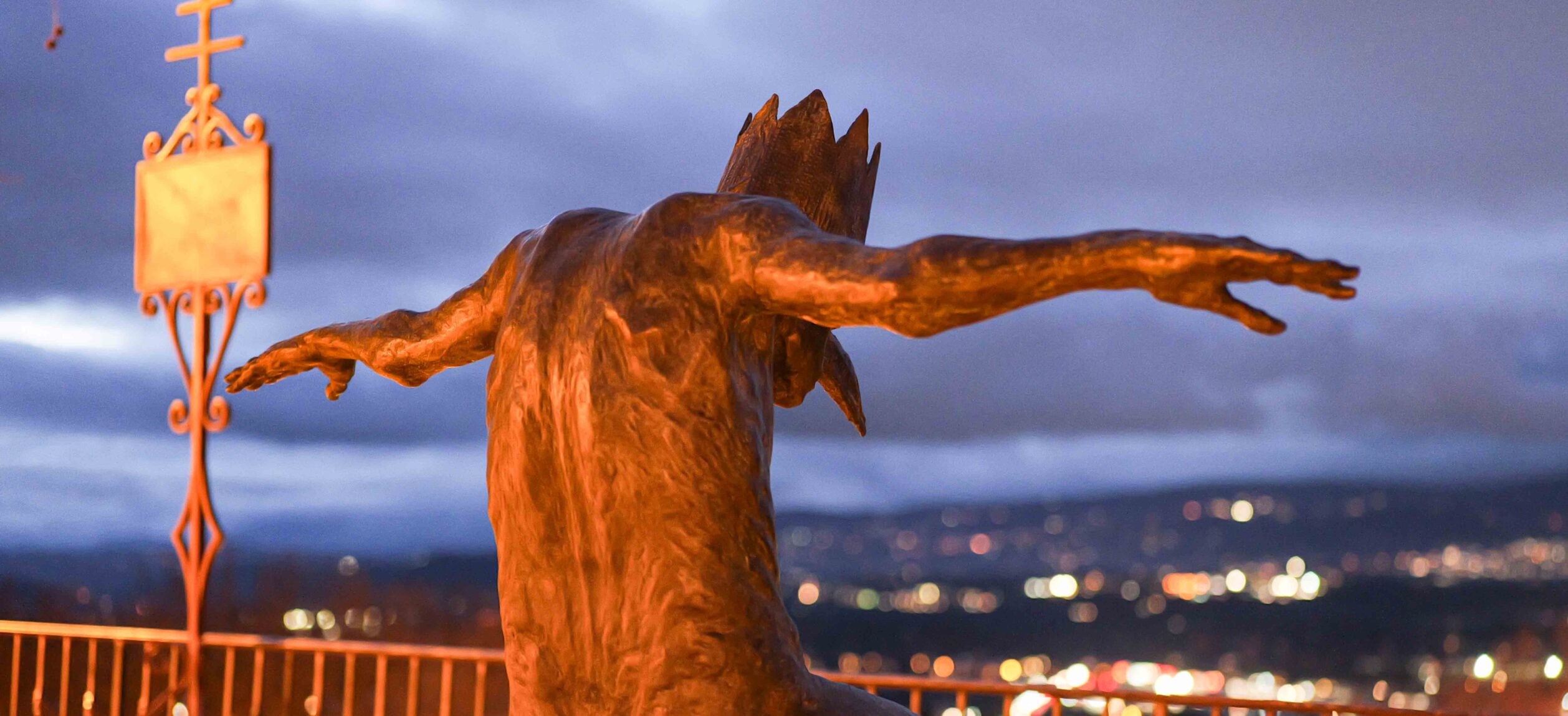 King of the birds II - bronze - Beth Carter